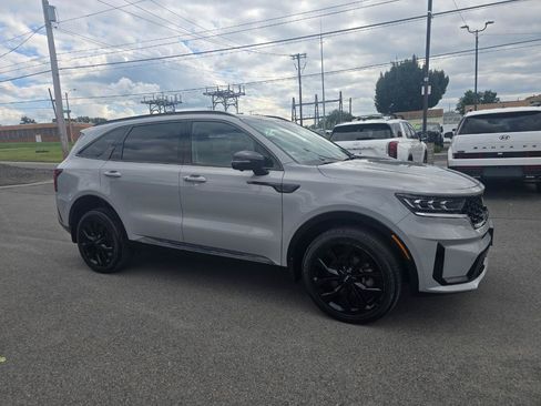 Used 2023 Kia Sorento AWD image 6