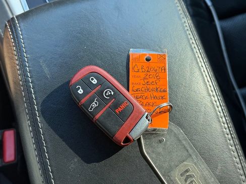 Used 2018 Jeep Grand Cherokee Trackhawk AWD/4WD image 35