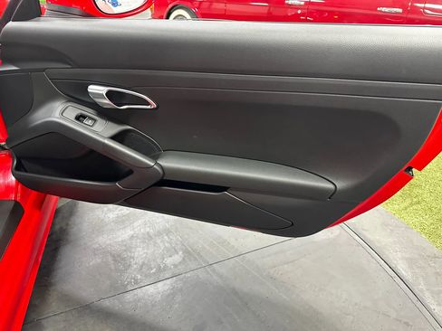 Used 2024 Porsche 718 Boxster Roadster 2D image 25