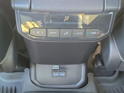 Used 2022 Toyota Highlander XSE image 26