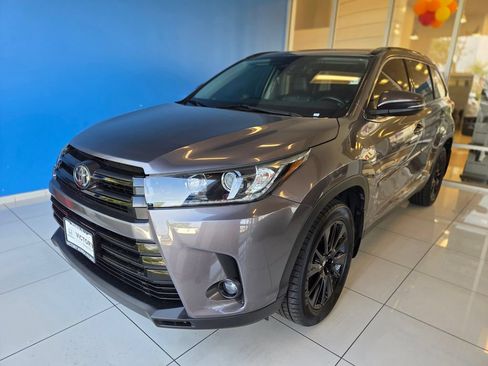 Used 2019 Toyota Highlander SE AWD/4WD image 1