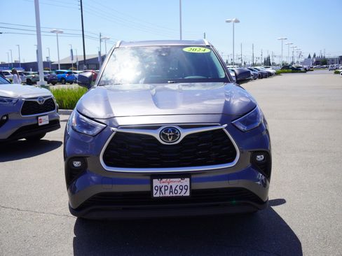 Used 2024 Toyota Highlander XLE AWD/4WD image 6