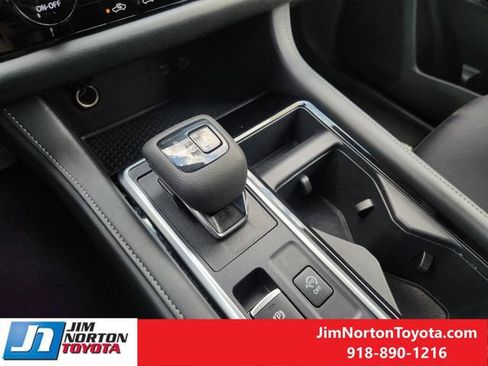 Used 2025 Nissan Pathfinder SV AWD/4WD image 21