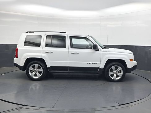 Used 2015 Jeep Patriot Latitude FWD image 3