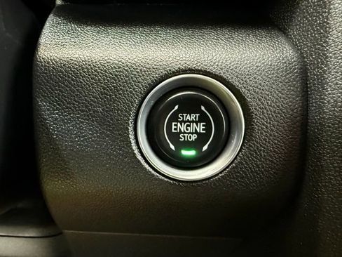 Used 2025 GMC Acadia Elevation image 41