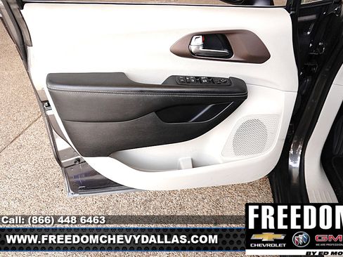 Used 2023 Chrysler Voyager LX FWD image 32