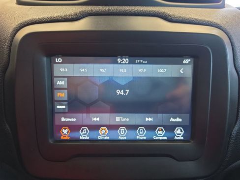 Used 2018 Jeep Renegade Altitude FWD image 24