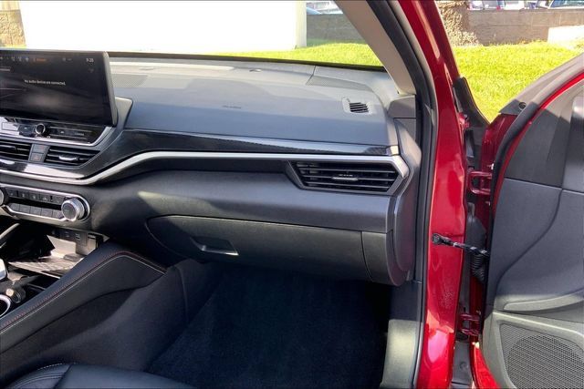 Used 2023 Nissan Altima 2.5 SR w/ SR Premium Package AWD/4WD image 16