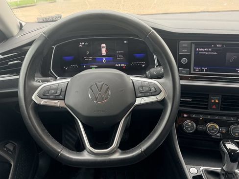 Used 2024 Volkswagen Jetta SE FWD image 14