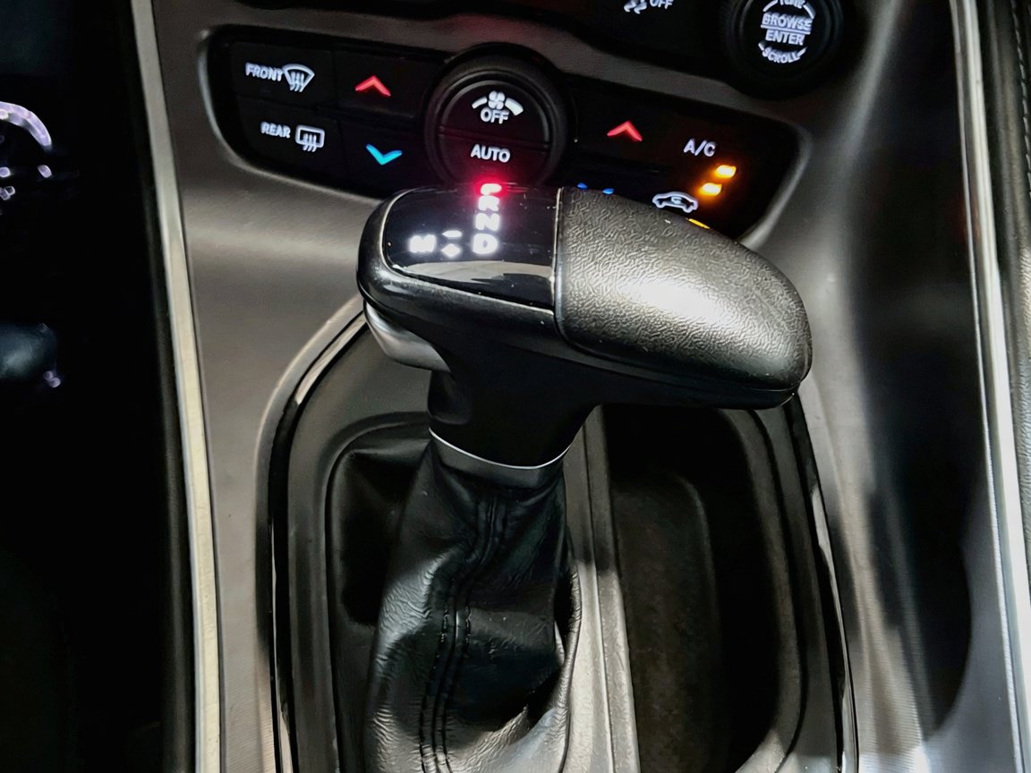 Used 2021 Dodge Challenger SXT w/ Driver Convenience Group RWD image 12