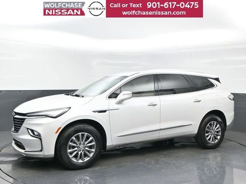 Used 2023 Buick Enclave Essence image 2