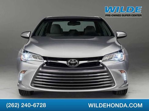 Used 2017 Toyota Camry LE image 1