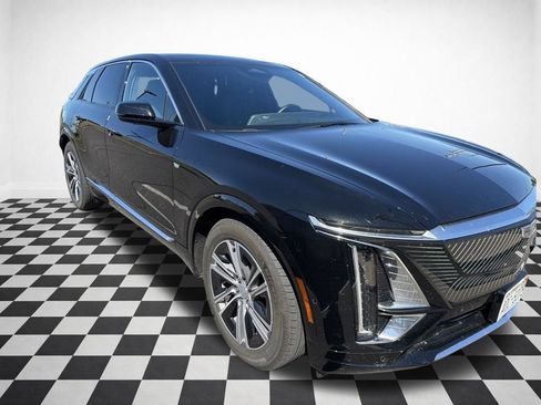 Certified 2024 Cadillac Lyriq Luxury AWD/4WD image 4