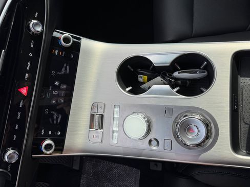 Used 2026 Genesis GV70 2.5T Select image 15