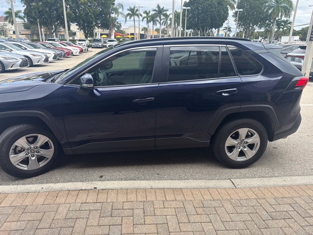Used 2021 Toyota RAV4 XLE w/ Convenience Package FWD image 5