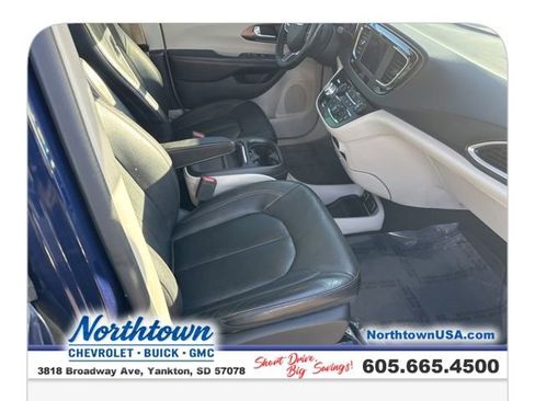 Used 2018 Chrysler Pacifica Touring-L image 18