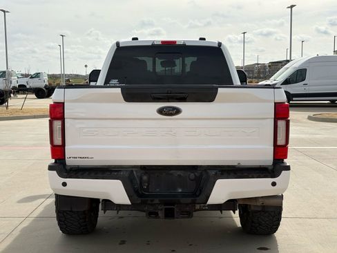 Used 2022 Ford F250 Lariat w/ Black Appearance Package image 6