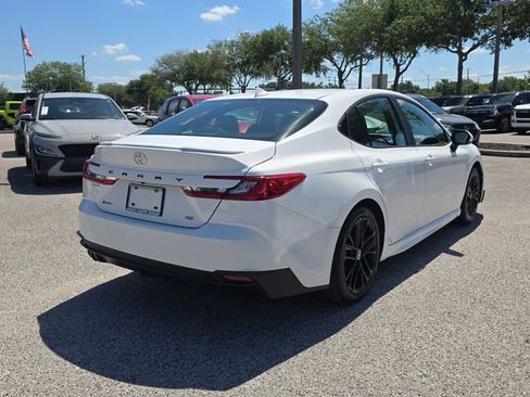 Used 2025 Toyota Camry SE FWD image 8