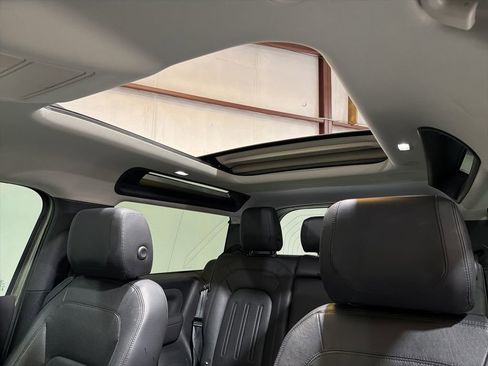 Used 2021 Land Rover Defender 90 First Edition image 27