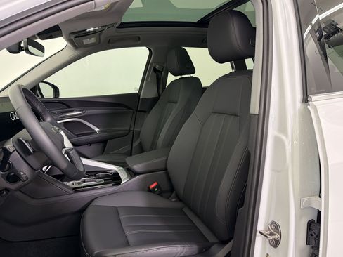 Certified 2025 Audi Q5 Premium w/ Convenience Package AWD/4WD image 5