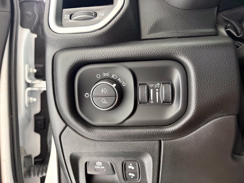 Used 2023 RAM 1500 Laramie AWD/4WD image 6