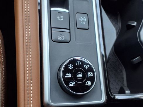 New 2026 Nissan Pathfinder Platinum image 18