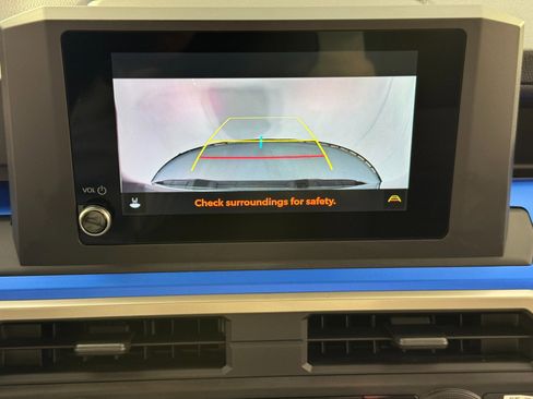 Used 2025 Toyota Tacoma TRD Off-Road image 27