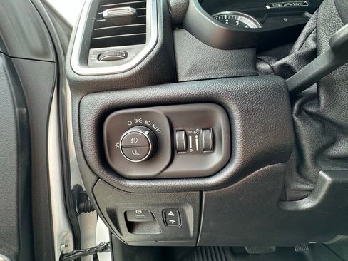 Used 2019 RAM 1500 Laramie AWD/4WD image 4