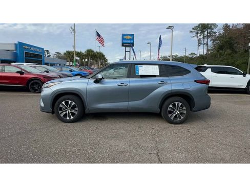 Used 2023 Toyota Highlander XLE image 5