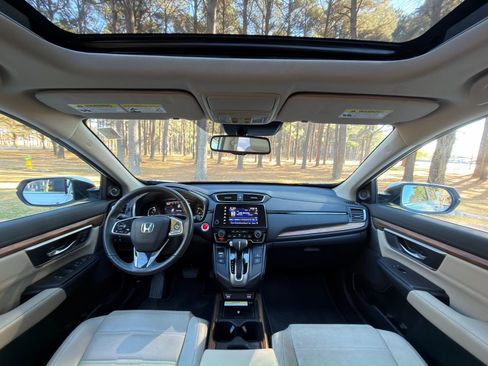 Used 2021 Honda CR-V Touring image 2