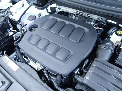 New 2025 Volkswagen Tiguan SE image 26