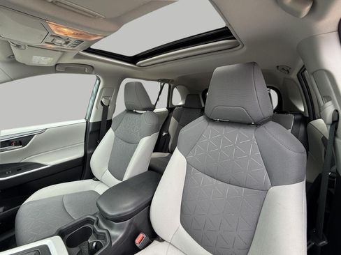 Used 2021 Toyota RAV4 XLE w/ Convenience Package AWD/4WD image 40