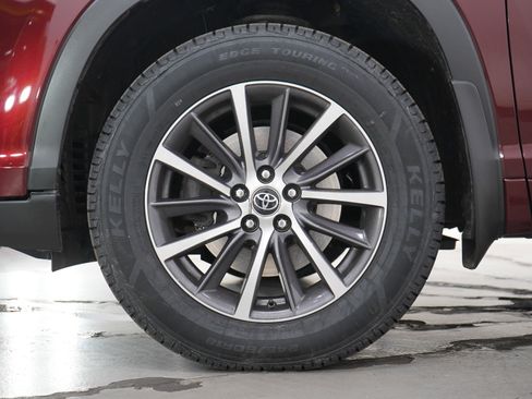 Used 2017 Toyota Highlander XLE image 28