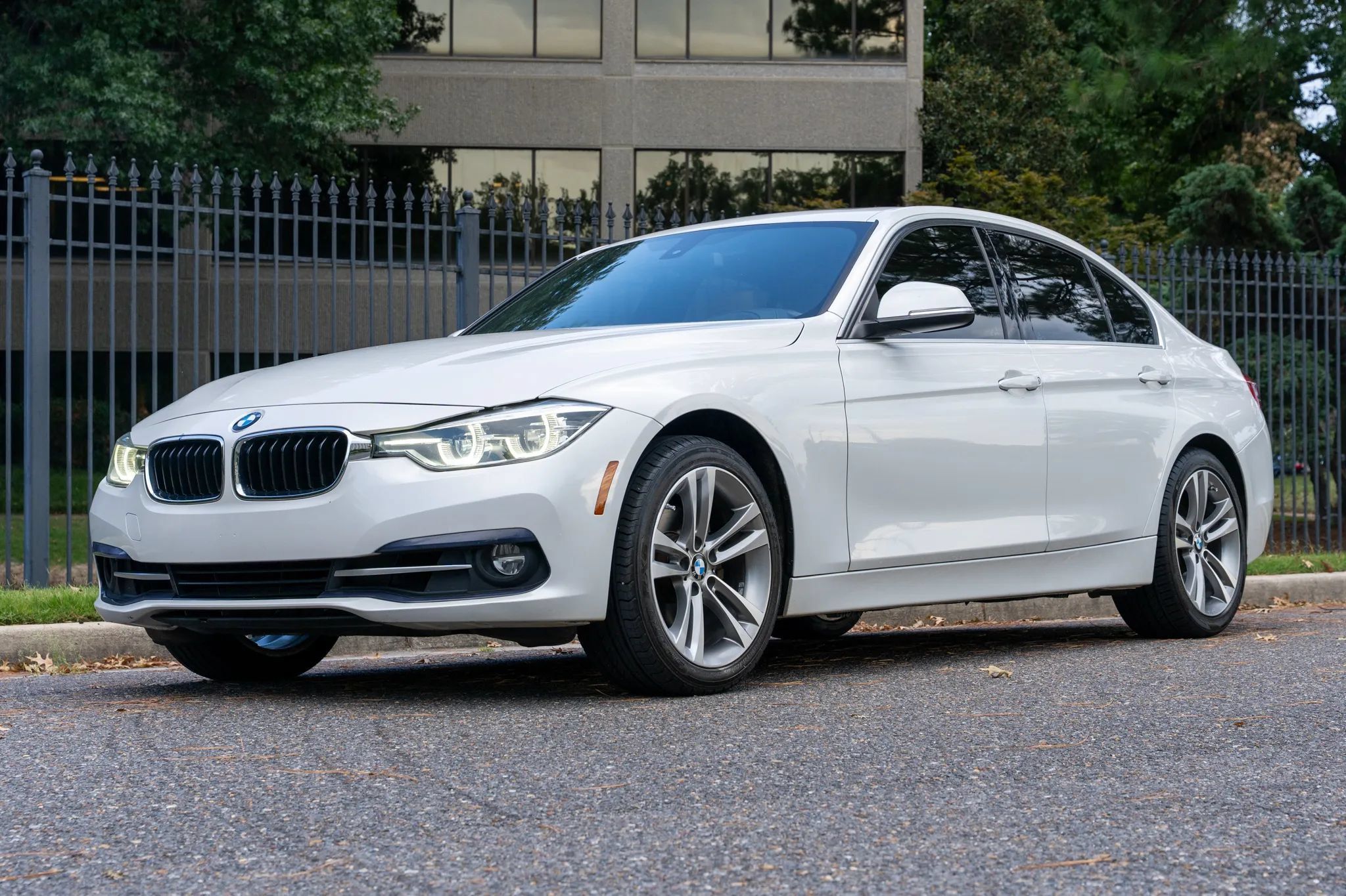 Used 2018 BMW 330i Sedan RWD image 1