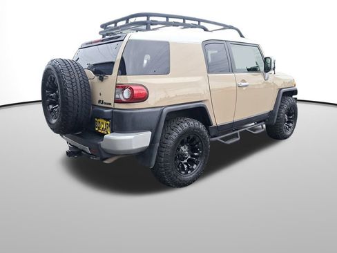 Used 2014 Toyota FJ Cruiser 2WD w/ Convenience Package image 6