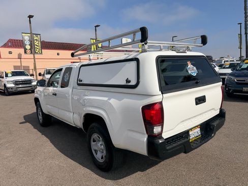 Used 2022 Toyota Tacoma SR RWD image 5