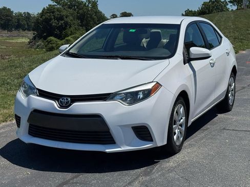 Used 2016 Toyota Corolla LE FWD image 3