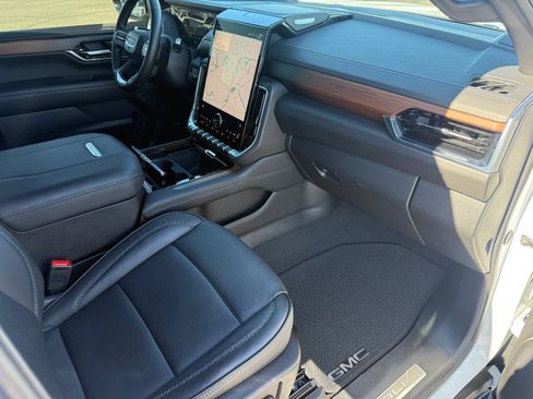 Used 2025 GMC Yukon Denali image 27
