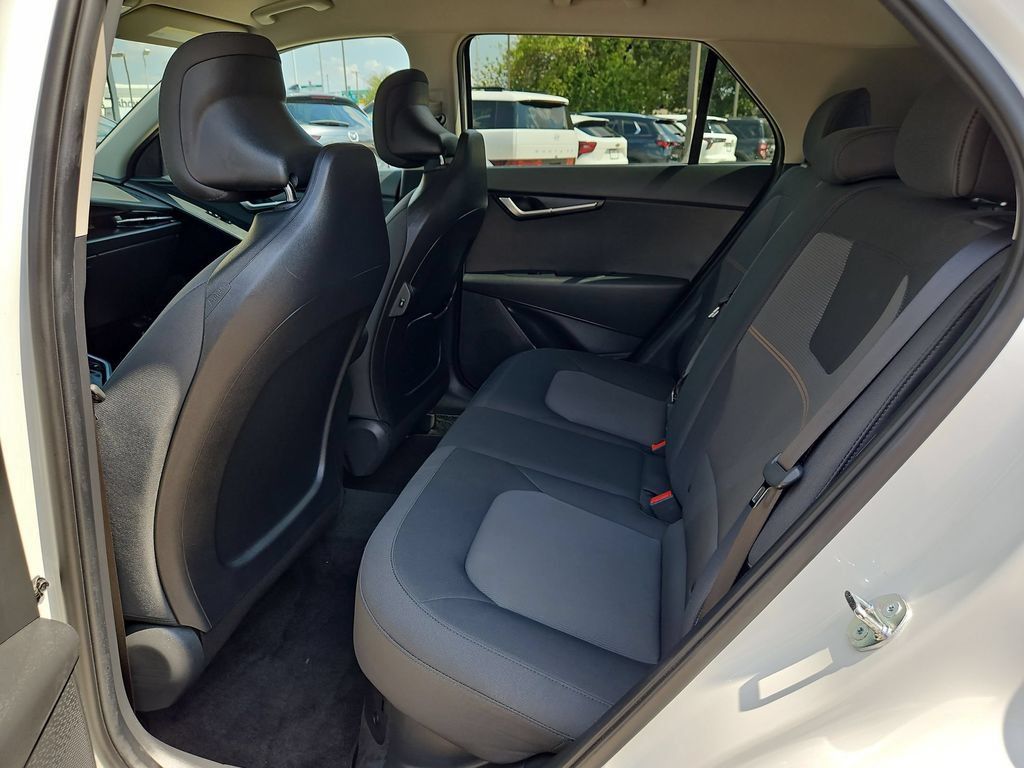 Used 2025 Kia Niro LX FWD image 28