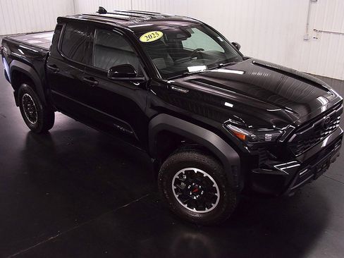 Used 2025 Toyota Tacoma TRD Sport image 10