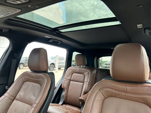 Used 2024 Lincoln Aviator Reserve w/ Equipment Group 201A AWD/4WD image 19