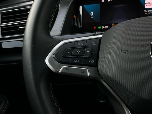 Used 2025 Volkswagen Atlas Cross Sport SE image 36