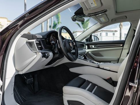 Used 2021 Porsche Panamera image 22