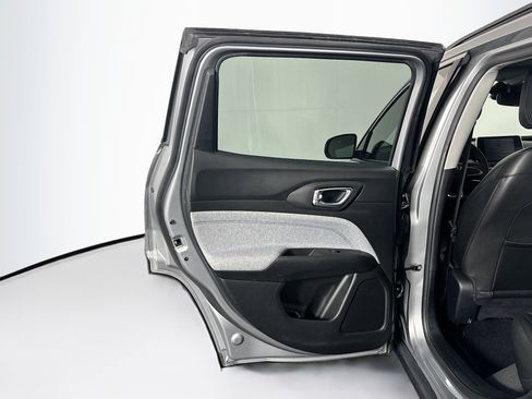 Used 2022 Jeep Compass Latitude image 25