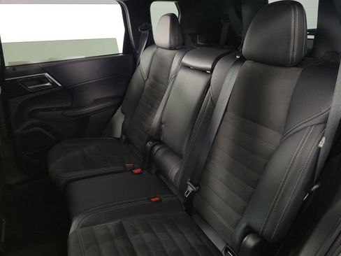 Used 2024 Mitsubishi Outlander SE AWD/4WD image 17