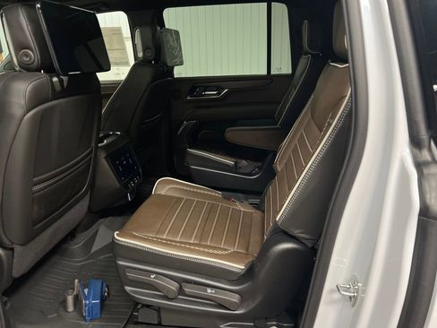 New 2026 GMC Yukon XL Denali Ultimate w/ LPO, Floor Liner Package AWD/4WD image 13