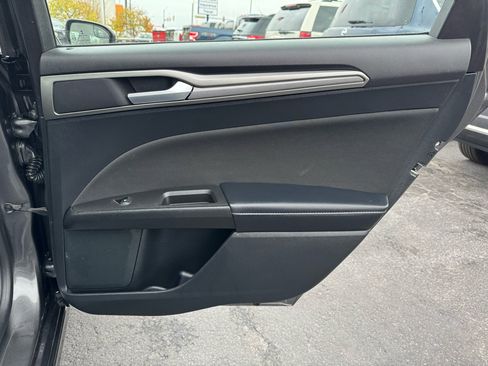 Used 2018 Ford Fusion SE image 20