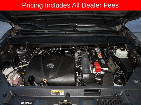 Used 2021 Toyota Highlander XLE FWD image 22