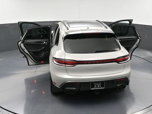 Certified 2025 Porsche Macan image 35