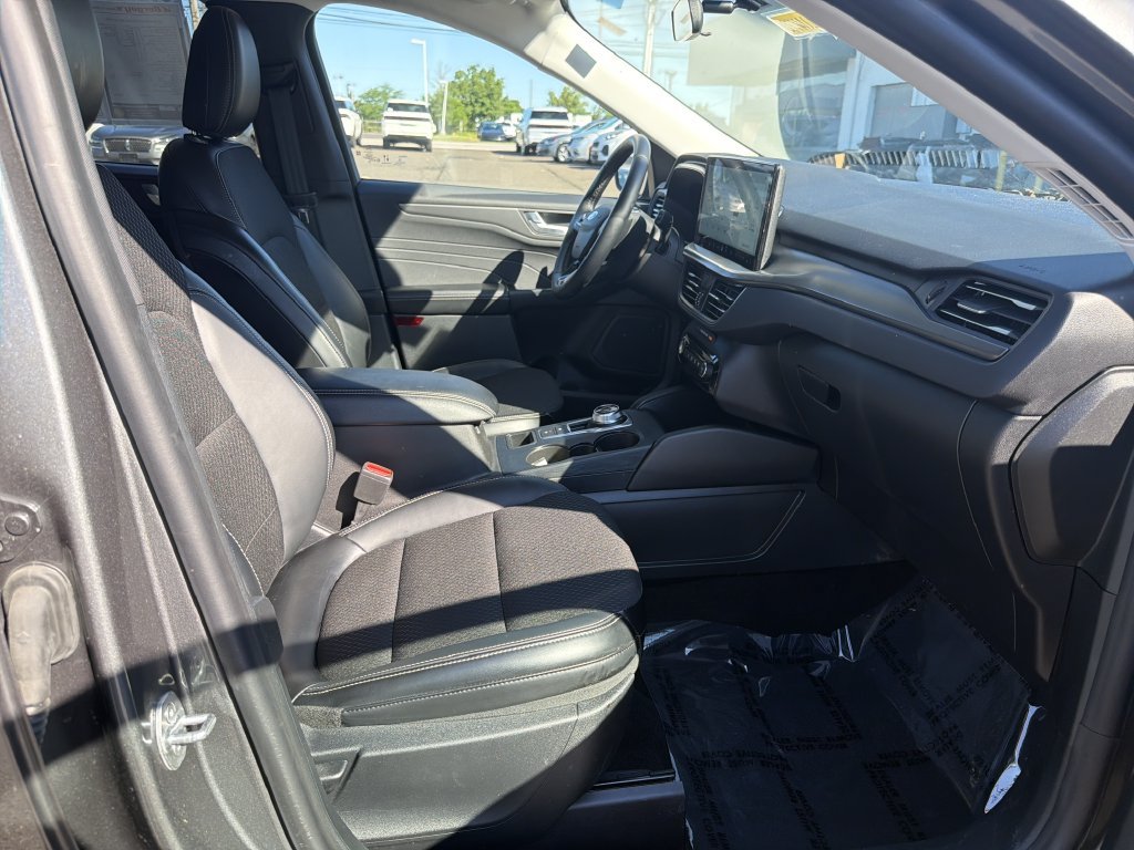 Used 2025 Ford Escape SE FWD image 15